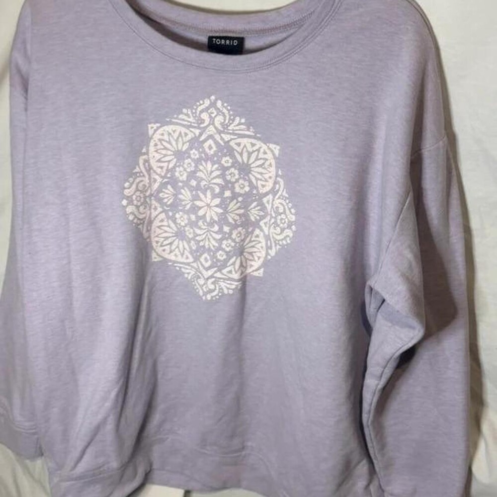 Torrid Lavender Pullover Sweatshirt with White Mandala Print, Size 00